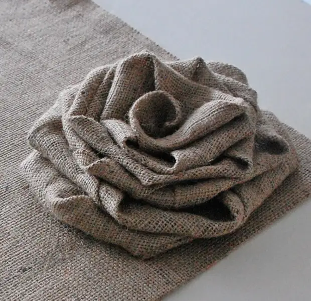 Burlap padjad. Rose padja kaunistamiseks