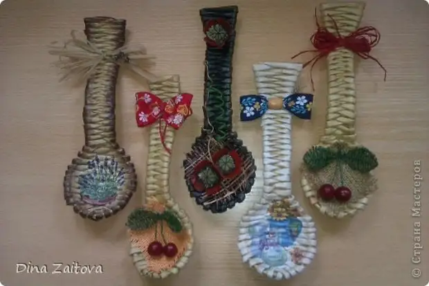 Weaving from newspapers. Decorative spoons for decorating kitchen (18) (520x347, 102kb)