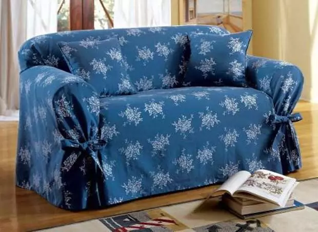 Bo lori sofa pẹlu ọwọ ara wọn