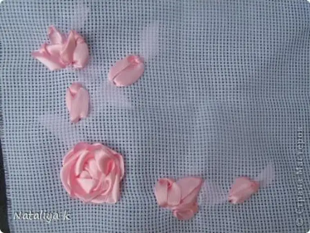 Rose obrodery