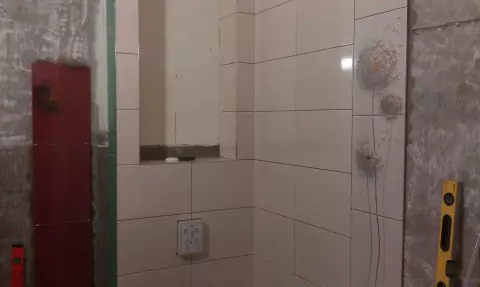 Iniziato con un langhet di ricostruzione della combinazione - bagno - Toilette ...