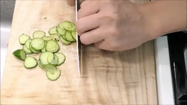 Ein unglaubliches Messer mit deinen eigenen Händen. Immer in praktisch und schneidet ausgezeichnet