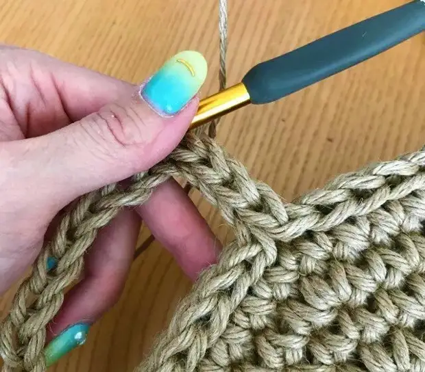 Il modo più semplice per legare una borsa rotonda con le tue mani