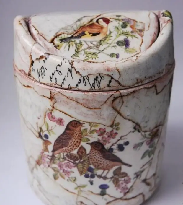 decoupage ສຸດ cascastics: ຕົກແຕ່ງຖັງພາດສະຕິກຂອງ "ນົກຫ້ອຍ"