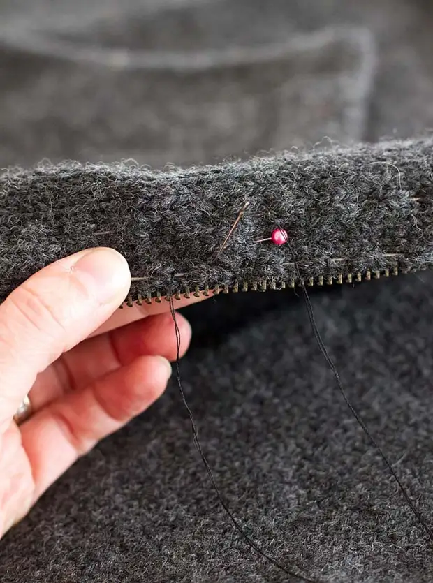 How to sew a zipper into a knitted product: a simple and original way