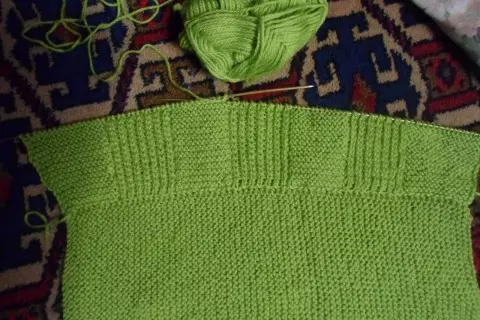 Strikket sweater.