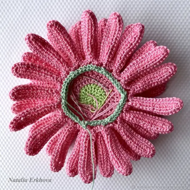 ಹೆಣೆದ Crochet ಹೂ Gerbera
