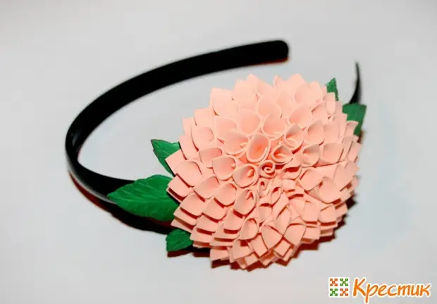 Hoe kinne jo in râne meitsje mei blommen fan FOAMIRAN mei jo eigen hannen (Georgine, Rose, Peony, Lily, Chrysanthemum)