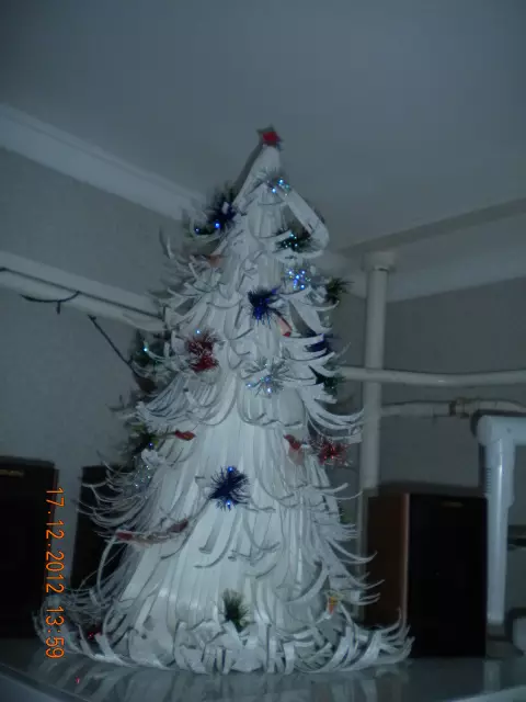 Schneebedeckter Weihnachtsbaum