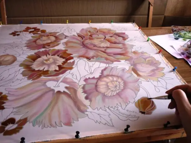 Wy tekenje Beige Peonies op 'e rige. (Handkerchiefs) 60 / 60cm. Mk fan Victoria Ignatova.