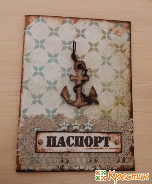 A tapa dos homes no pasaporte coas túas propias mans na técnica de scrapbooking