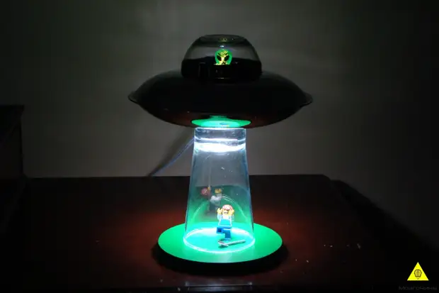 Lampu "penculikan alien" dengan tangan mereka sendiri