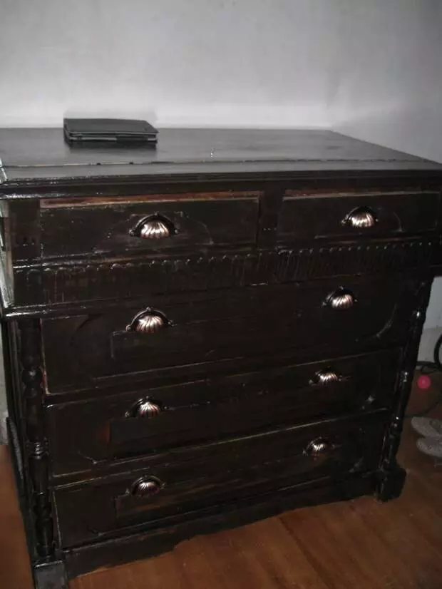 Dresser post-war time