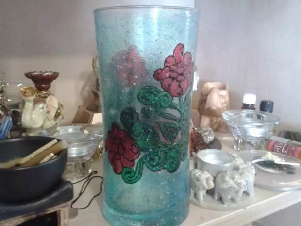 Ọrụ m na iko na ceramics.