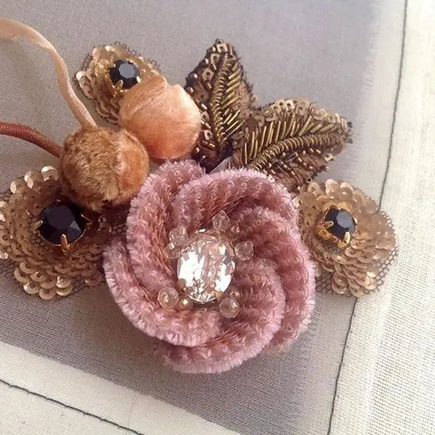 Mga Katingalahang Brooches Gikan sa Beads gamit ang ilang kaugalingon nga mga kamot: Mga Leksyon alang sa Mga Magsugod, Pagdasig alang sa mga Praktista (1/2)