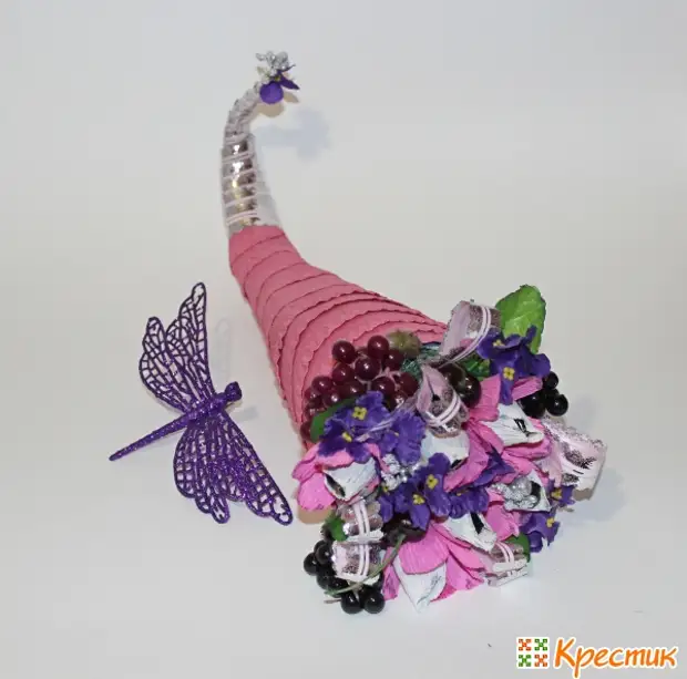 How do it yourself make a gift horn abundance with flowers and candies