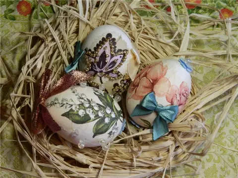 Decoupage Easter Eggs (MK Cepat)