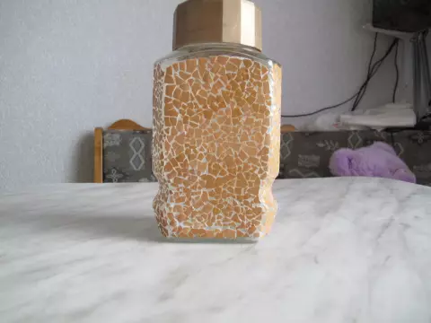 Botol decoupage sareng kaléng ti handapeun kopi (pilihan cinyusu).