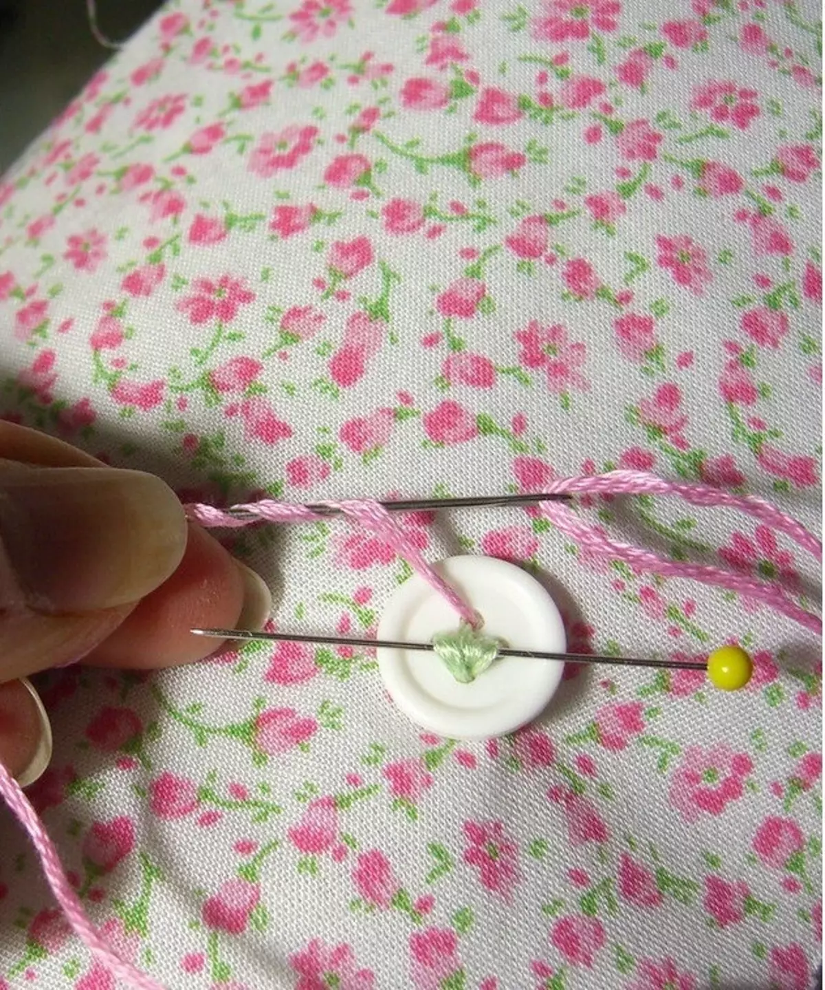 Idee: broderie Cum de decorare buton