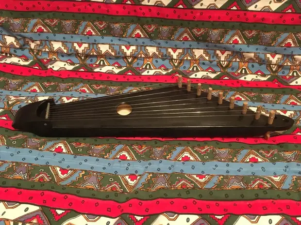 Tuisgemaakte Musiekinstrument Kantele