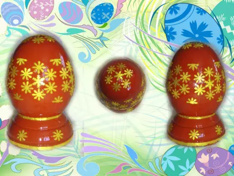 Decoración de huevos de paja