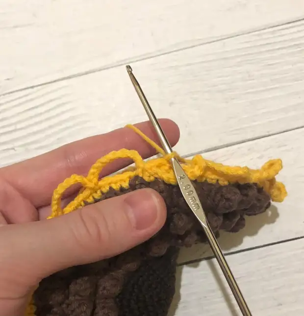 მე ძალიან ლამაზი sunflowers ერთად crochet. დეტალური სამაგისტრო კლასი