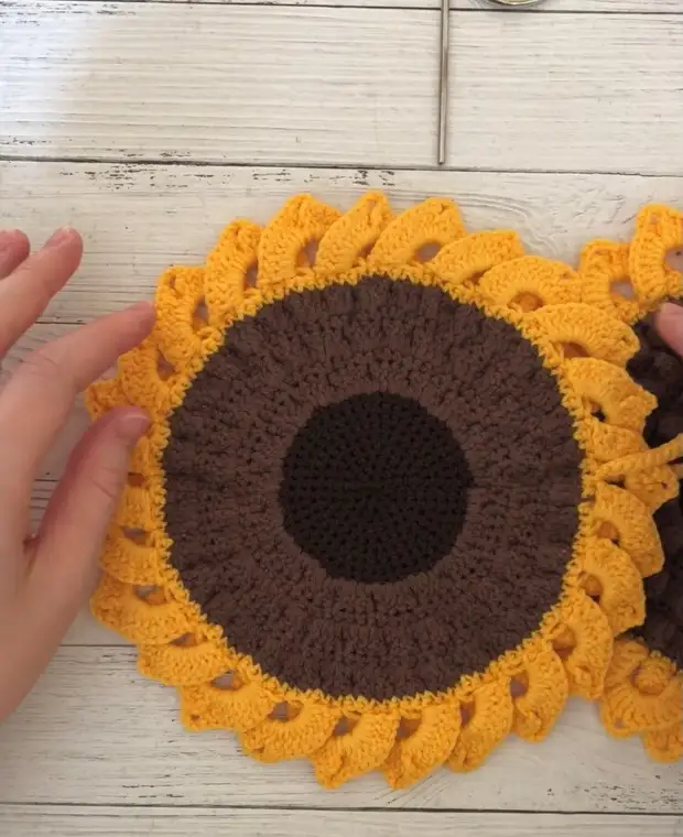 હું crochet સાથે ખૂબ જ સુંદર સૂર્યમુખીના ગૂંથવું. વિગતવાર માસ્ટર વર્ગ