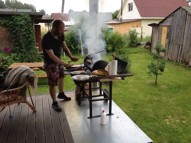 Hjemmelaget grillgrill fra gassballongen til landet