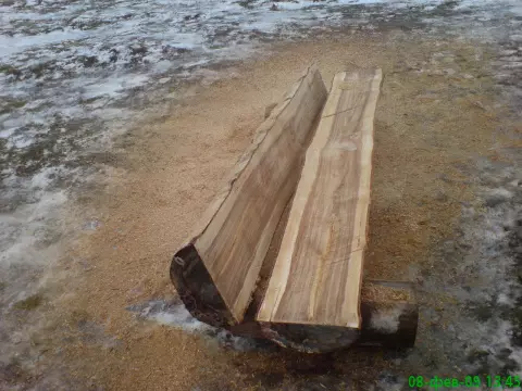 Země Bench.