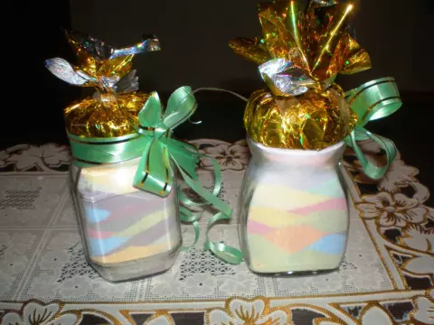 Dos novias, plantar o comenzar a cocinar regalos para marzo.