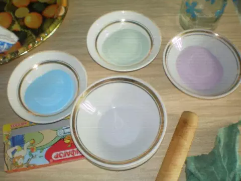 Sol u boji u različitim bojama