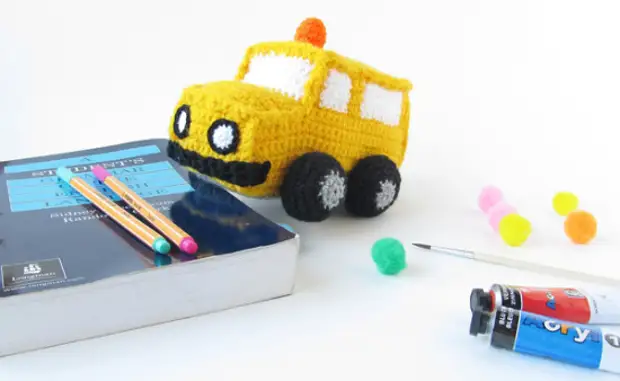 Business bus della scuola nella tecnica di Amigurum