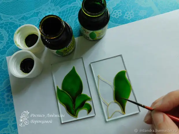 Paghimo usa ka sulud nga baso nga baso nga adunay mga balbula sa tingpamulak