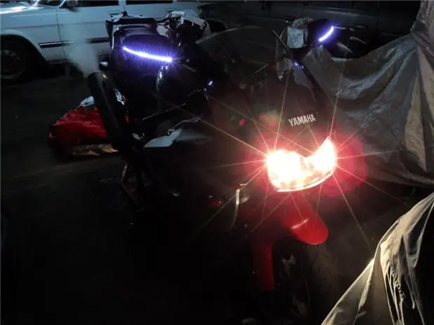 LED Lafen Luuchten an Motorrad Spigelen