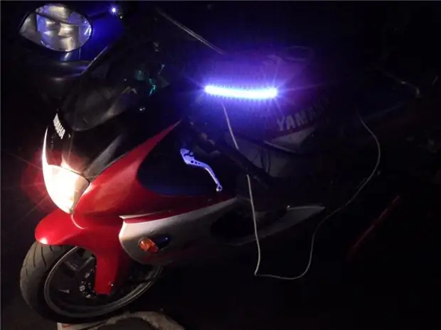 LED Lafen Luuchten an Motorrad Spigelen