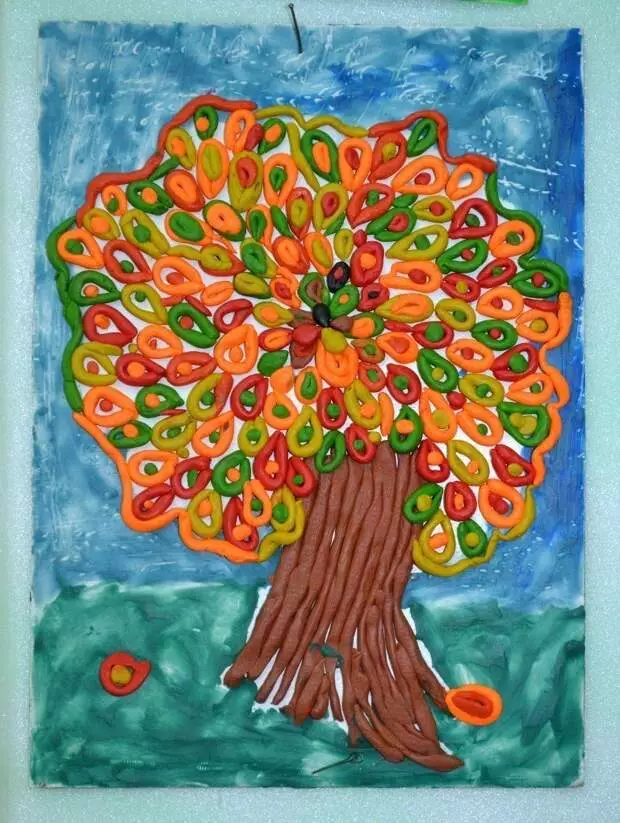 Kreativiti dengan kanak-kanak. Pokok dari plasticine.