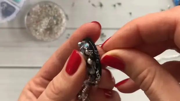 Pendentes de moda e brillantes que decorarán calquera imaxe