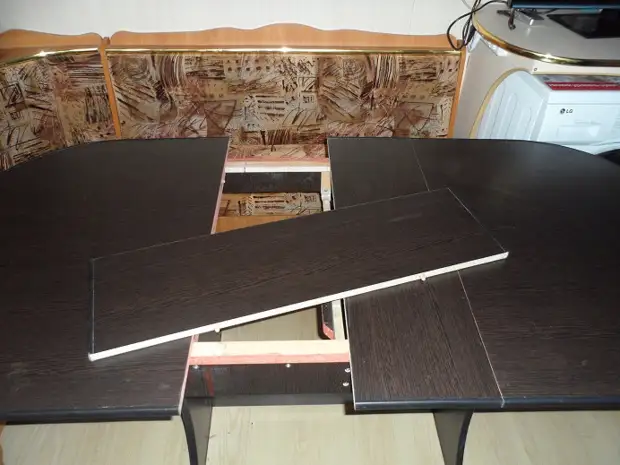 Large sliding table in the dining room with your own hands