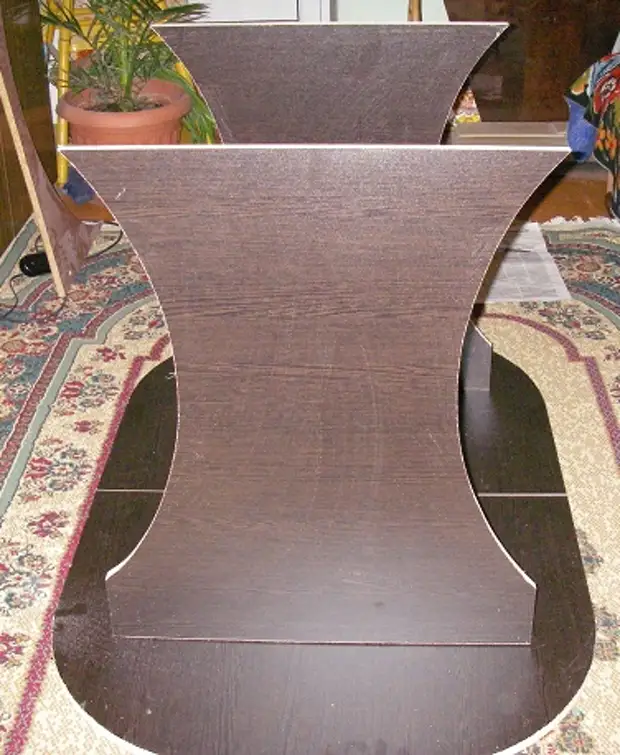 Large sliding table in the dining room with your own hands