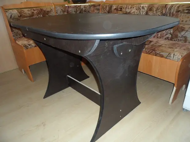 Large sliding table in the dining room with your own hands