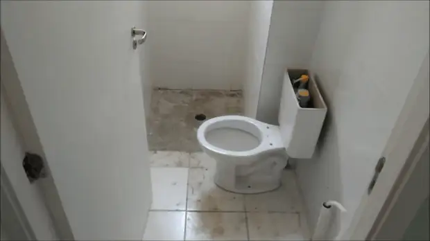 Floor repair in the toilet