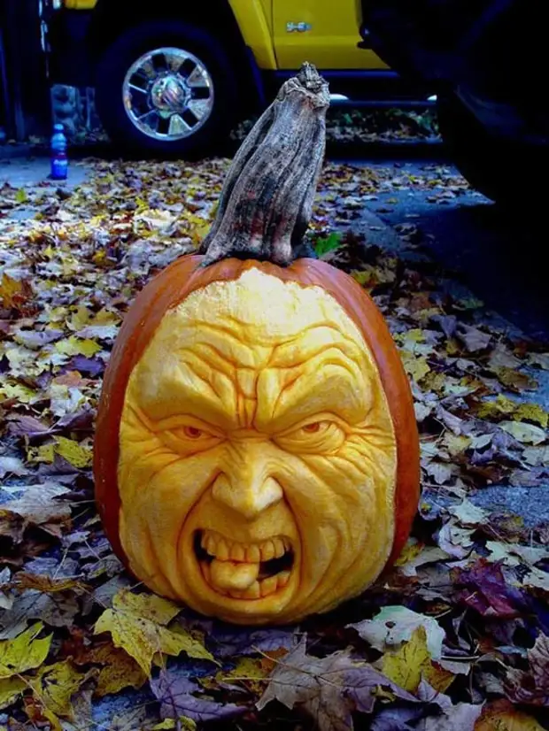 Pumpkin carving (carving) or masterpieces for Halloween