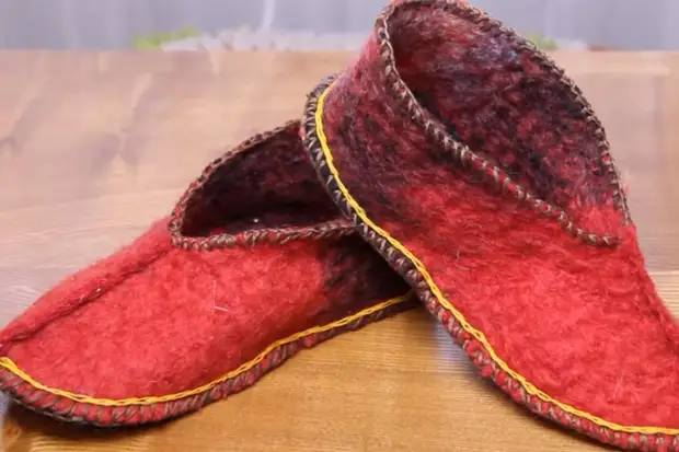 Slippers yn ei wneud eich hun: Dosbarth Meistr gyda chyfarwyddiadau cam-wrth-gam