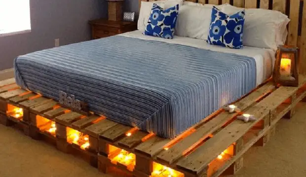 面白い考え：パレットからベッドを作る方法は？