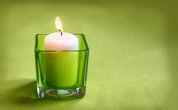 11 Smaointe na Bliana Álainn Bliain Nua Déanann Candlesticks é féin