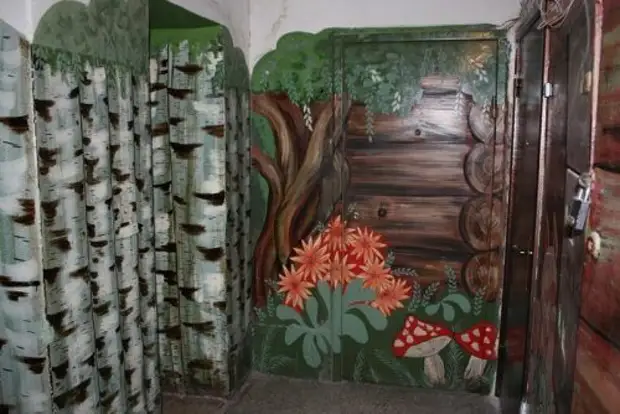 Residents of houses with the help of paints and fantasy decorate their entrances