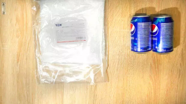 Pagaminta iš dviejų skardinių iš "Pepsi" ir "Glassmate" laikmačio pėsčiomis, žvejybos medžioklėmis. Aš keliu, beveik nemokamai degiklį!