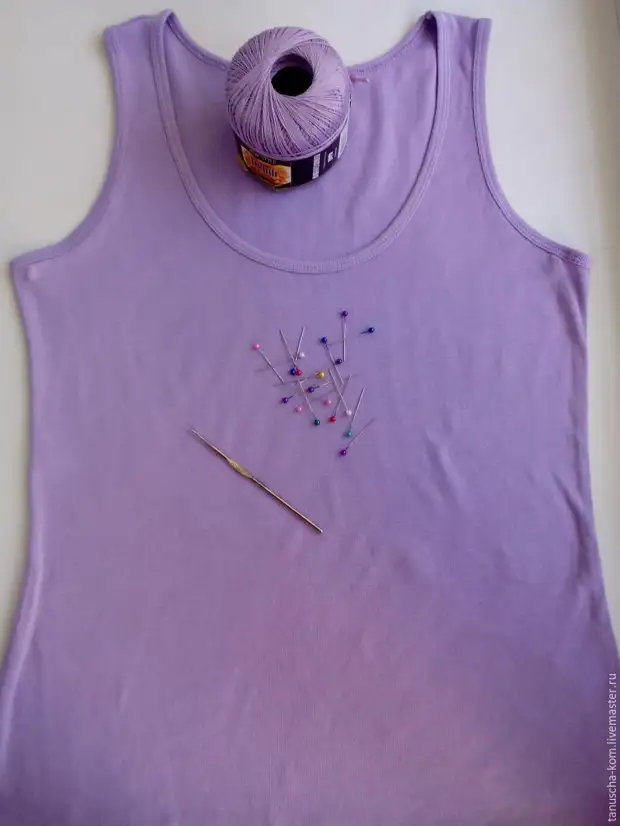 Master class: How simple T-shirt turned into a beautiful top