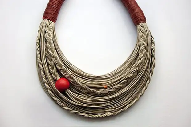 Twine आणि हँडस्टोन beads पासून अविश्वसनीय सौंदर्य असू शकते