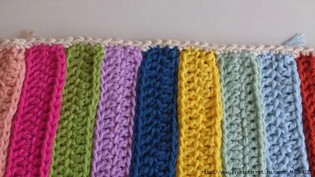 Creating things from intertwanted knitted colored stripes
